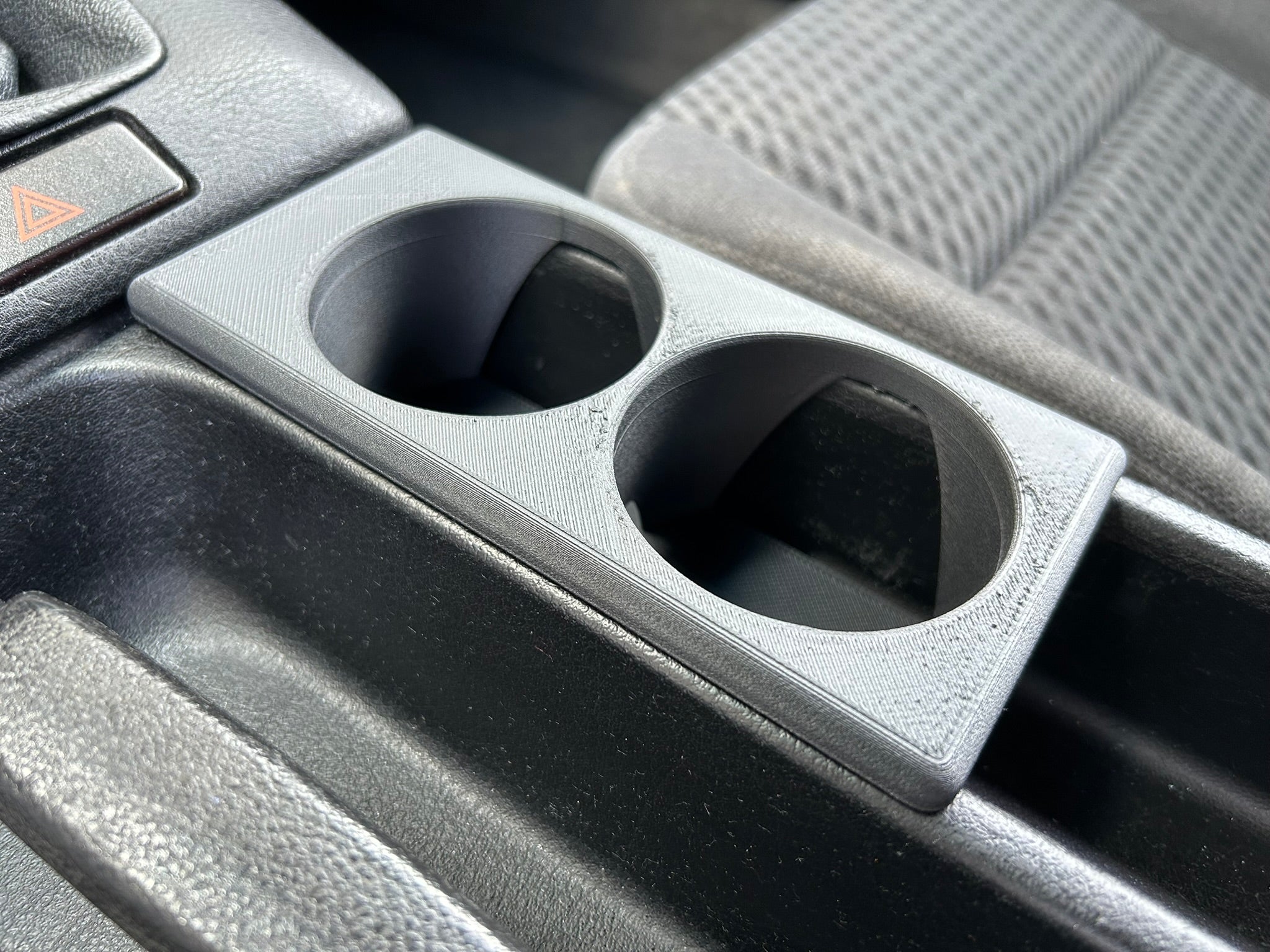 E36 Becherhalter Mittelkonsole aus ASA-CF bis 100°C Temperaturbeständig