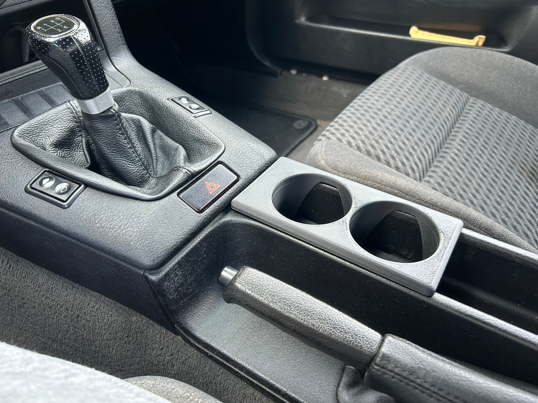 E36 Becherhalter Mittelkonsole aus ASA-CF bis 100°C Temperaturbeständig